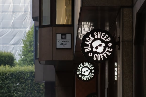 Starbucks Brews Bold Expansion in the UK Despite Economic Challenges