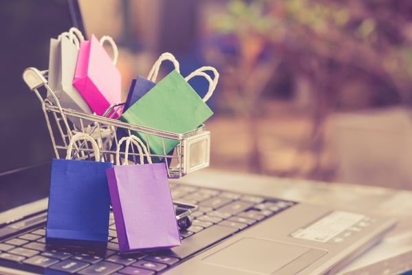 Navigating Holiday Shopping: How Value, In-Store Experiences, and Mobile Commerce Are Shaping E-Commerce in 2024