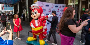 Jollibee’s Bold Leap: Setting the Fast Food Market Ablaze with 700 New Stores