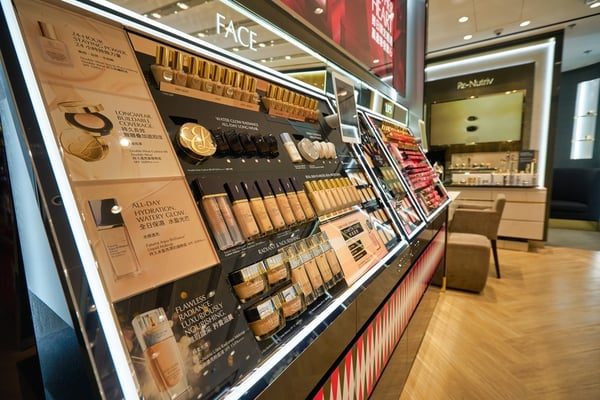 The Estée Lauder Conundrum: Navigating Stormy Seas in the Chinese Market