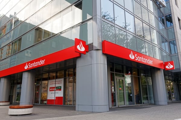 Navigating Market Challenges: Santander Poland’s Q2 Earnings Insight