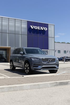 Volvo’s Clever Pivot: Why Hybrid Cars Are Still in the Game