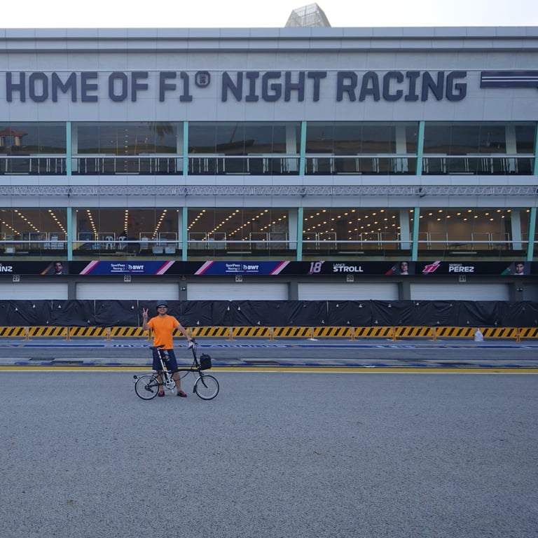 Cycling-F1-Pit-Lane