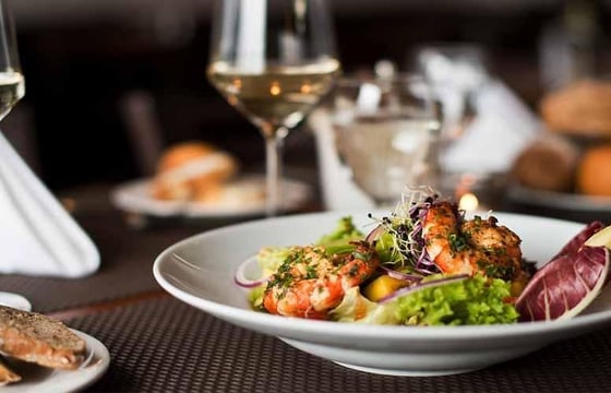 cómo maridar vinos y pescados