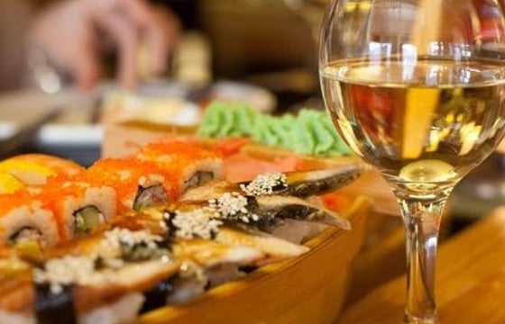 como maridar vino con sushi