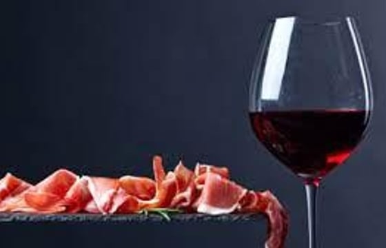 ¿con qué vinos acompañar un jamón serrano?