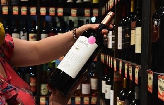 ley de etiquetado: el vino vendría con advertencia