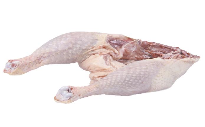 trasero de pollo fresco