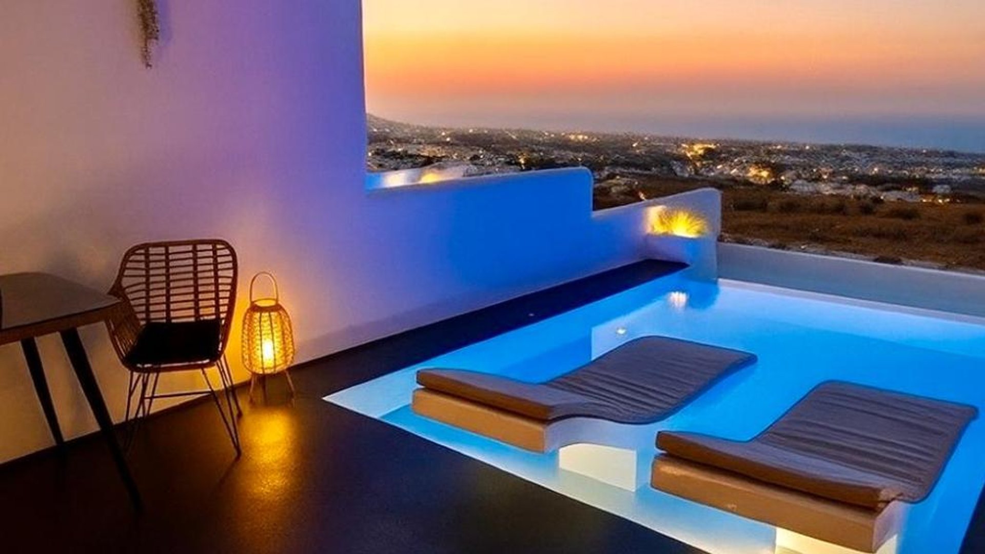 Salida Del Sol Santorini in in Éxo Goniá, Greece