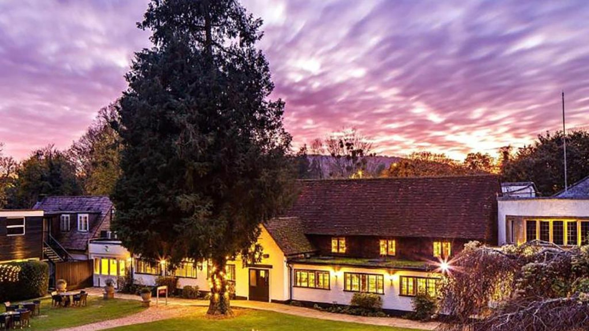 Sunday Box Hill Burford Bridge Hotel in in Dorking, United Kingdom