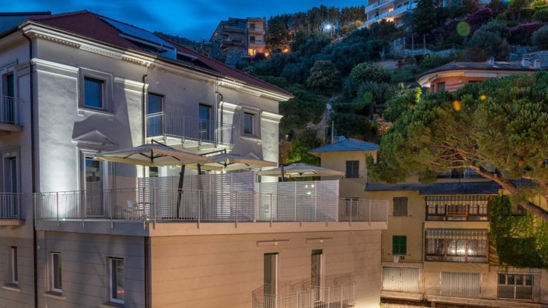 VILLA CADIZ APARTMENTS VARAZZE in in Varazze, Italy
