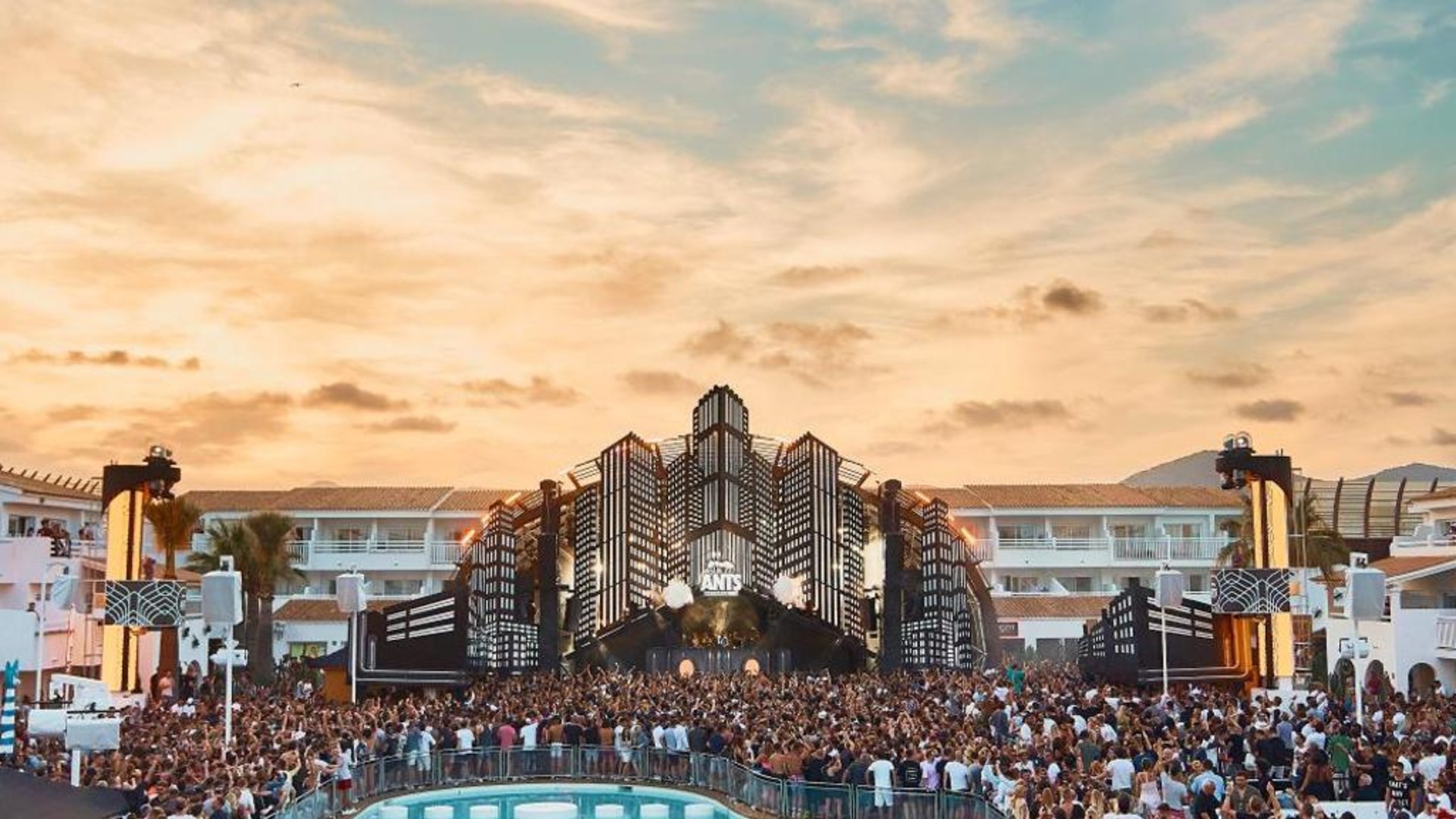 Ushuaïa Ibiza Beach Hotel - Adults Only - Club Entrance Included in Playa d'en Bossa, Spania