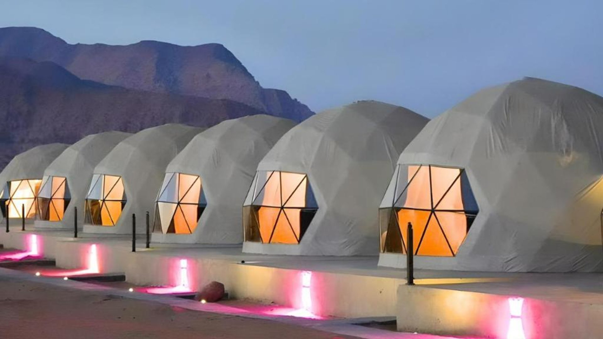 Amber Luxury Camp in in Maḩaţţat Dīsah, Jordan