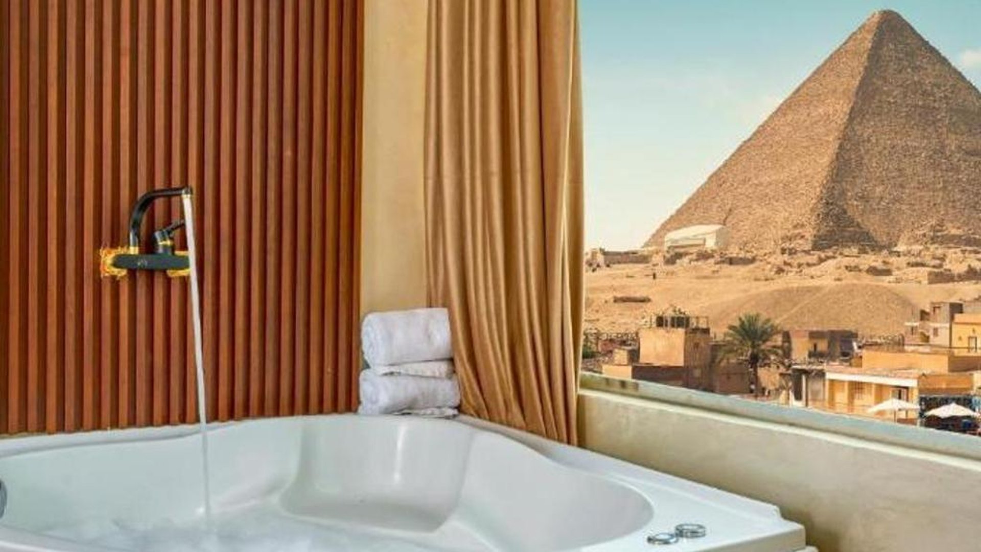 la tour de Cleopatre Pyramids view in in Cairo, Egypt