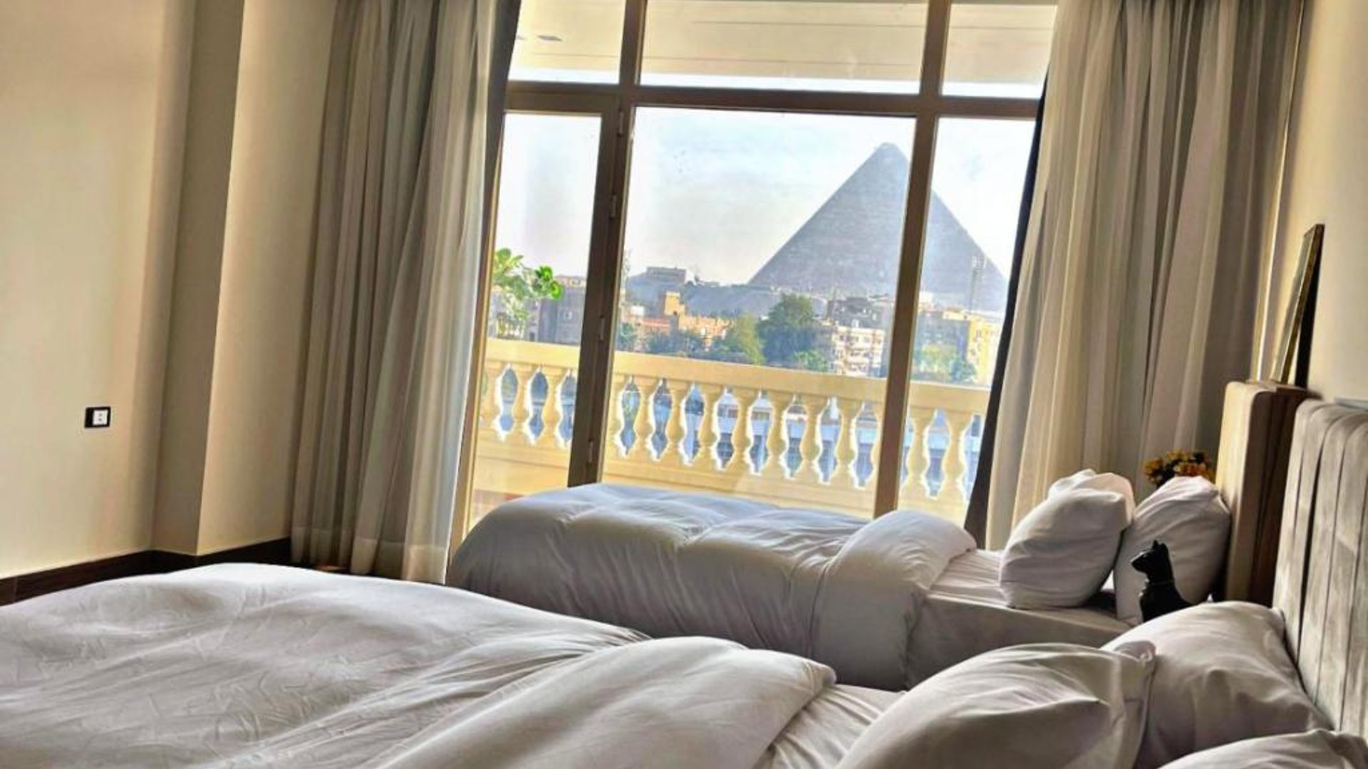 Roone pyramids Gust house in in Cairo, Egypt