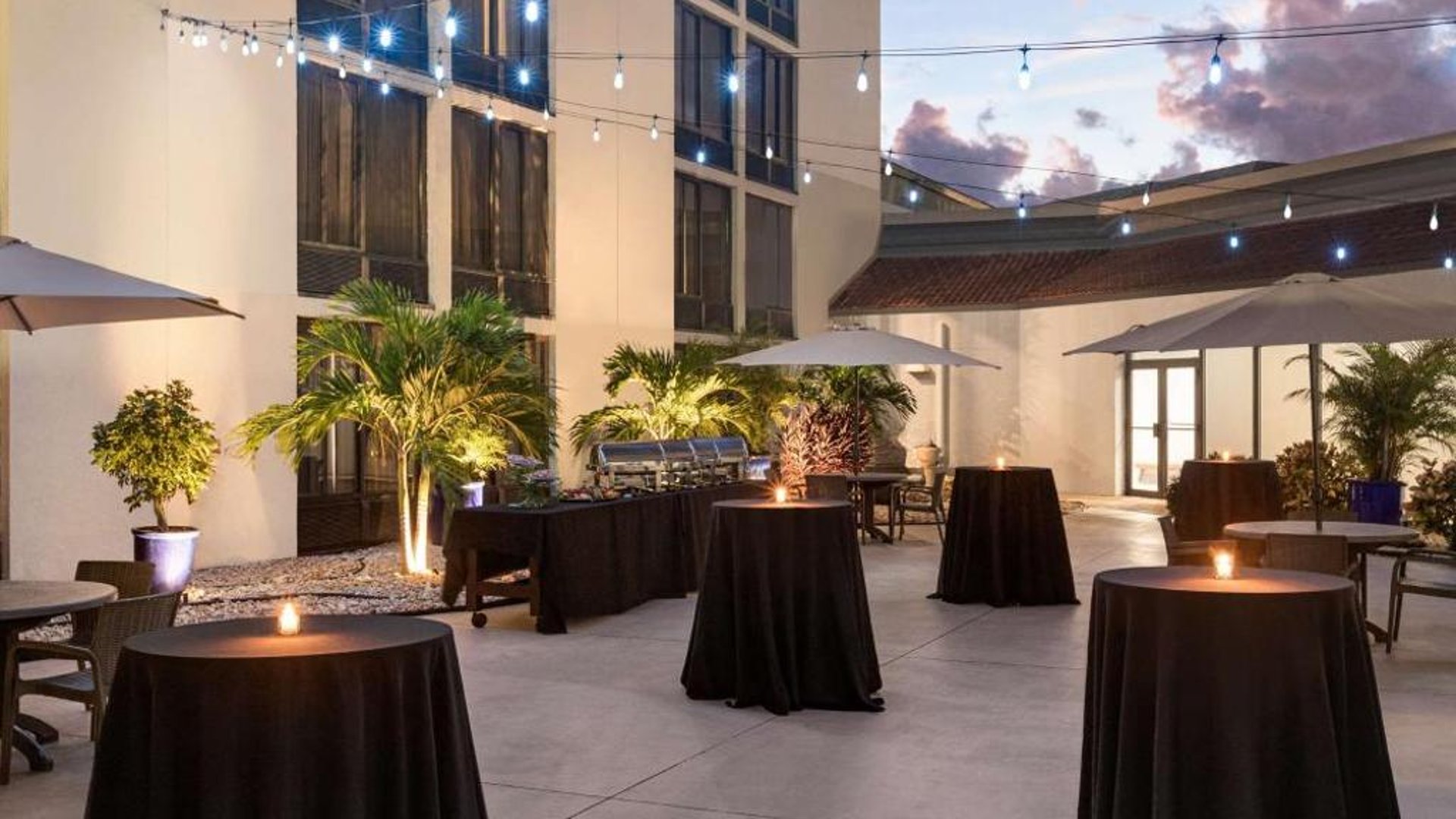 Doubletree by Hilton Fort Myers at Bell Tower Shops in in Fort Myers, United States