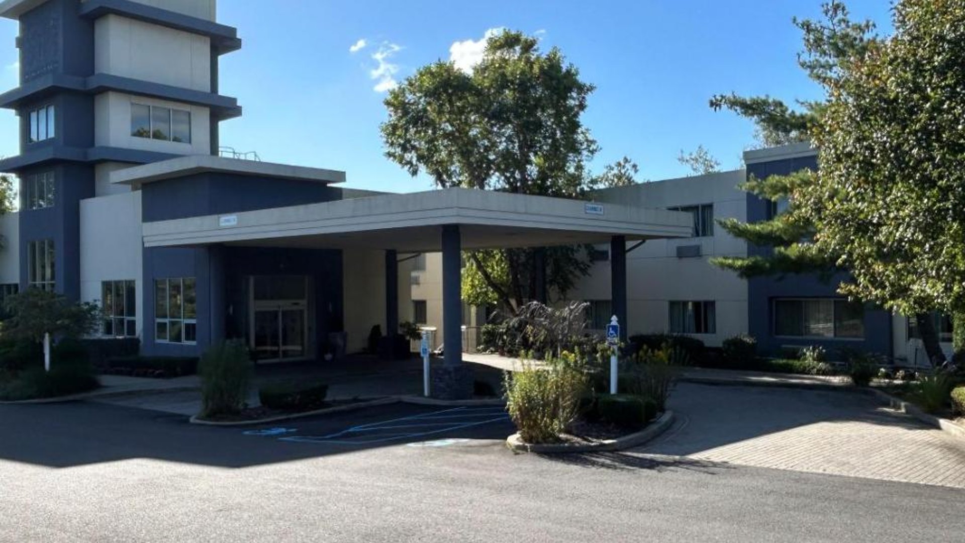 Best Western Premier Plainview-Long Island Hotel in in Plainview, United States