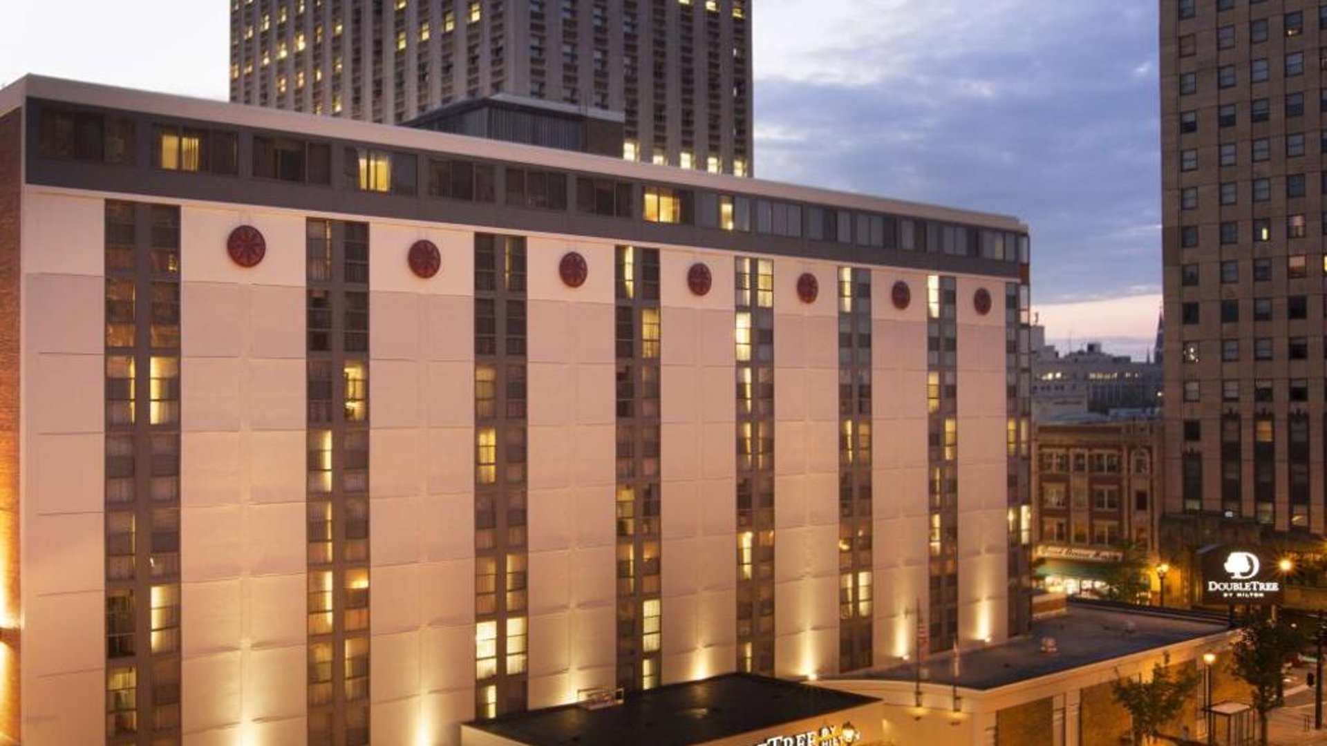 DoubleTree by Hilton Milwaukee Downtown in Милуоки (Висконсин), США