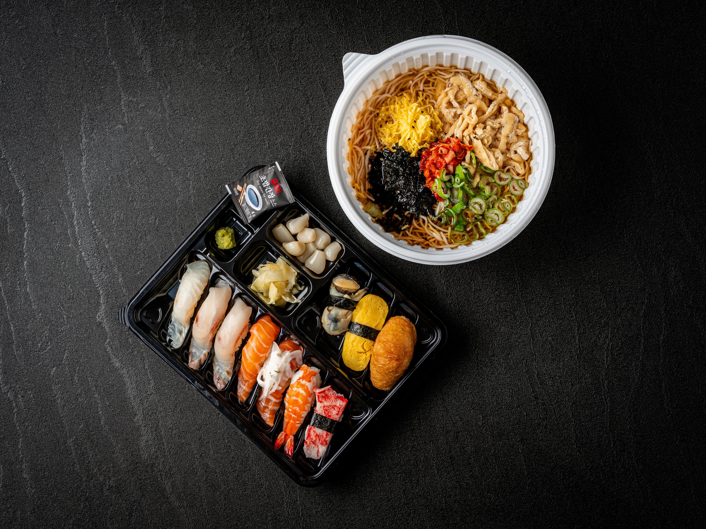 봄설 수산 초밥 도시락 촬영 - 초밥 도시락과 덮밥을 함께 담은 포장 메뉴컷