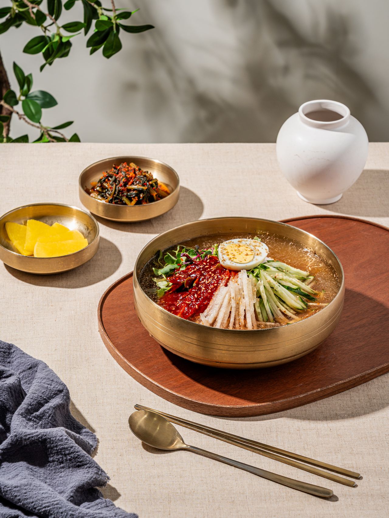 칠곡제면소 물 국수 단품 - 투명한 육수와 면발