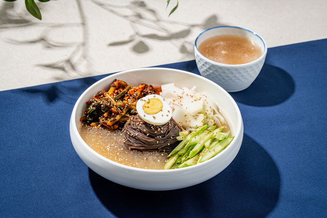 대한냉면 물막국수 - 살얼음 육수와 메밀 면발의 청량감