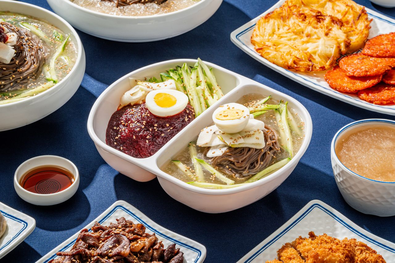 대한냉면 반반냉면 - 물냉면과 비빔냉면을 한 그릇에