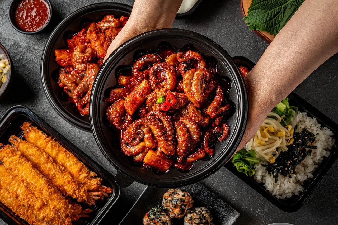 다산 쭈꾸미 - 배달 용기에 담아 완성한 컷