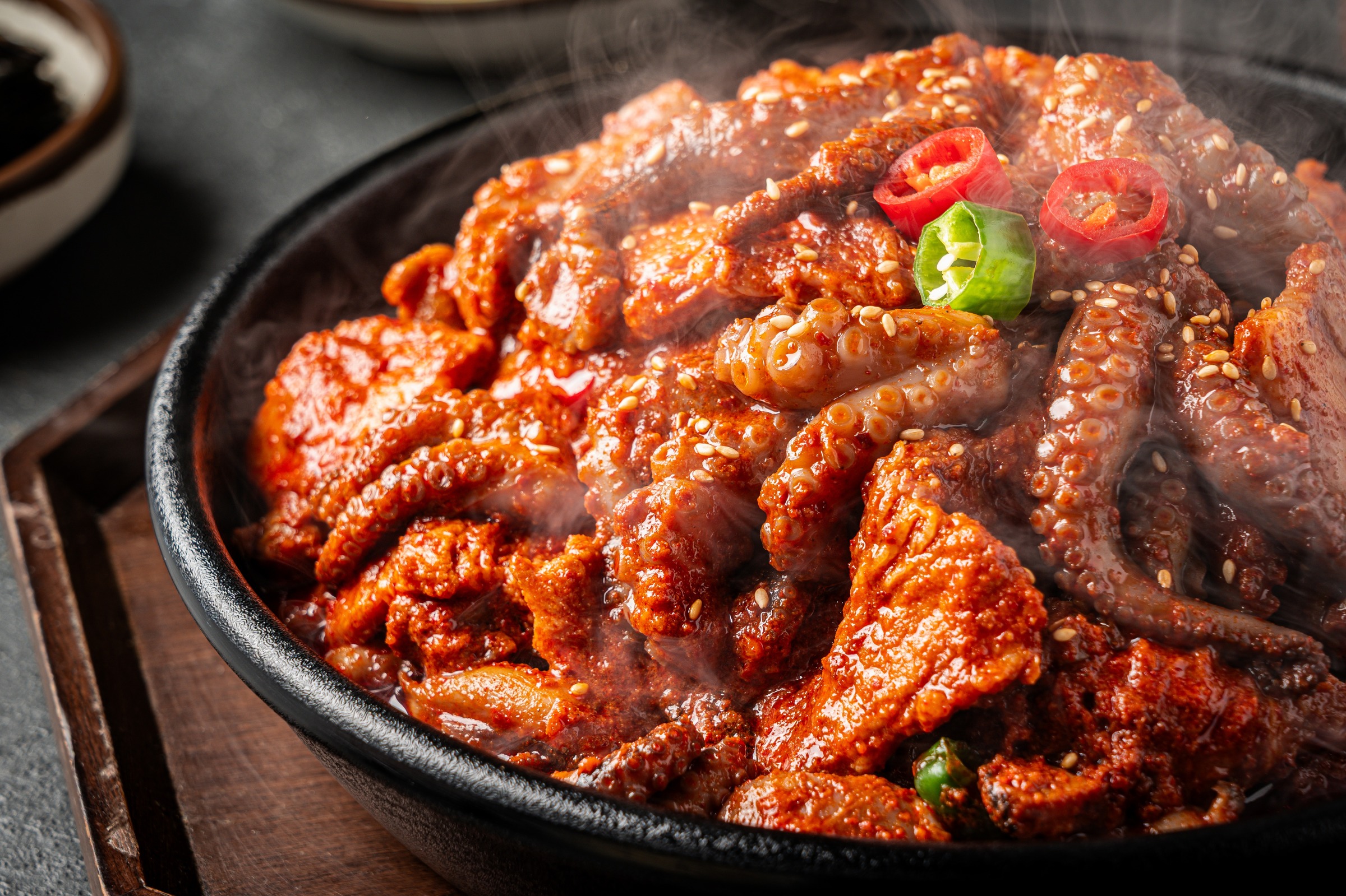 다산 쭈꾸미 전문점 - 매운 양념과 윤기를 살린 매크로 컷
