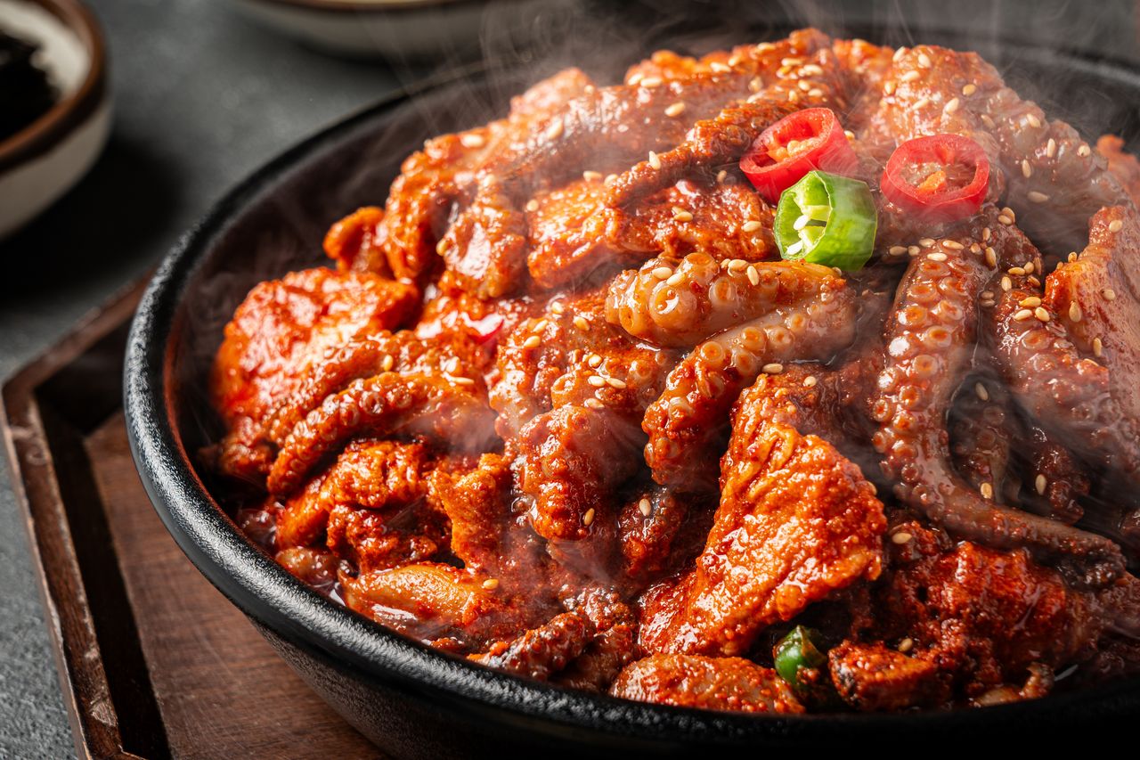다산 쭈꾸미 전문점 - 매운 양념과 윤기를 살린 매크로 컷