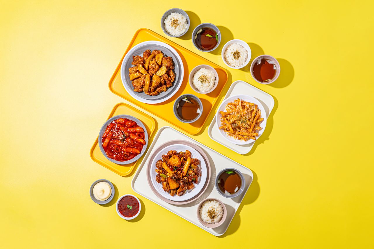 배달 치킨 - 세트 메뉴 전체 탑뷰