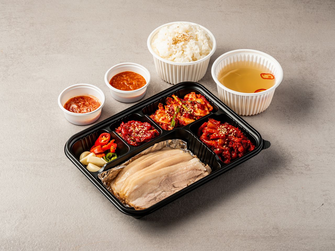 손정보쌈 프랜차이즈 브랜드 메뉴 비주얼 - 통일된 톤앤매너 결과물