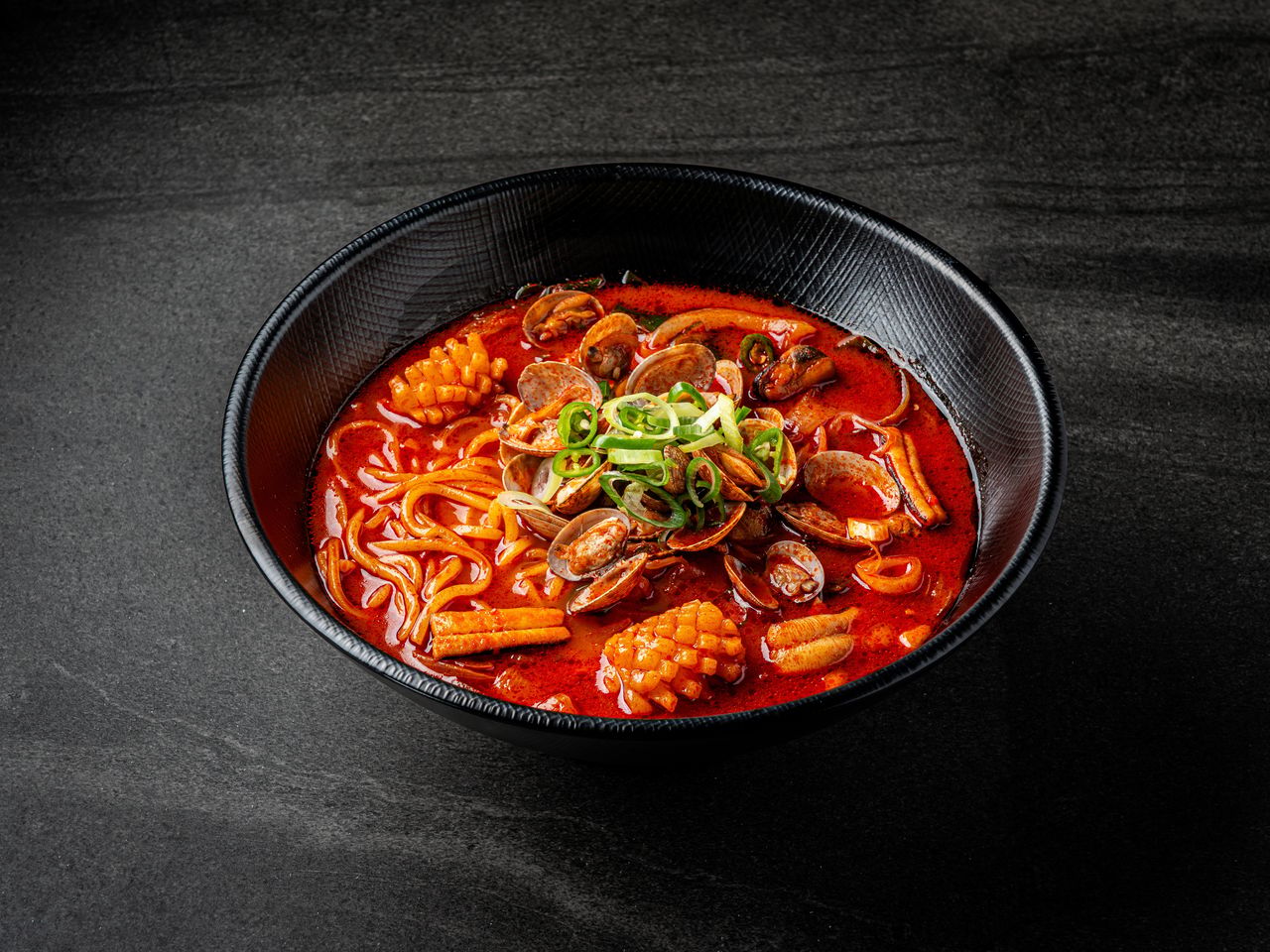 영미통닭 해물 짬뽕 사이드 - 조개와 면의 푸짐함