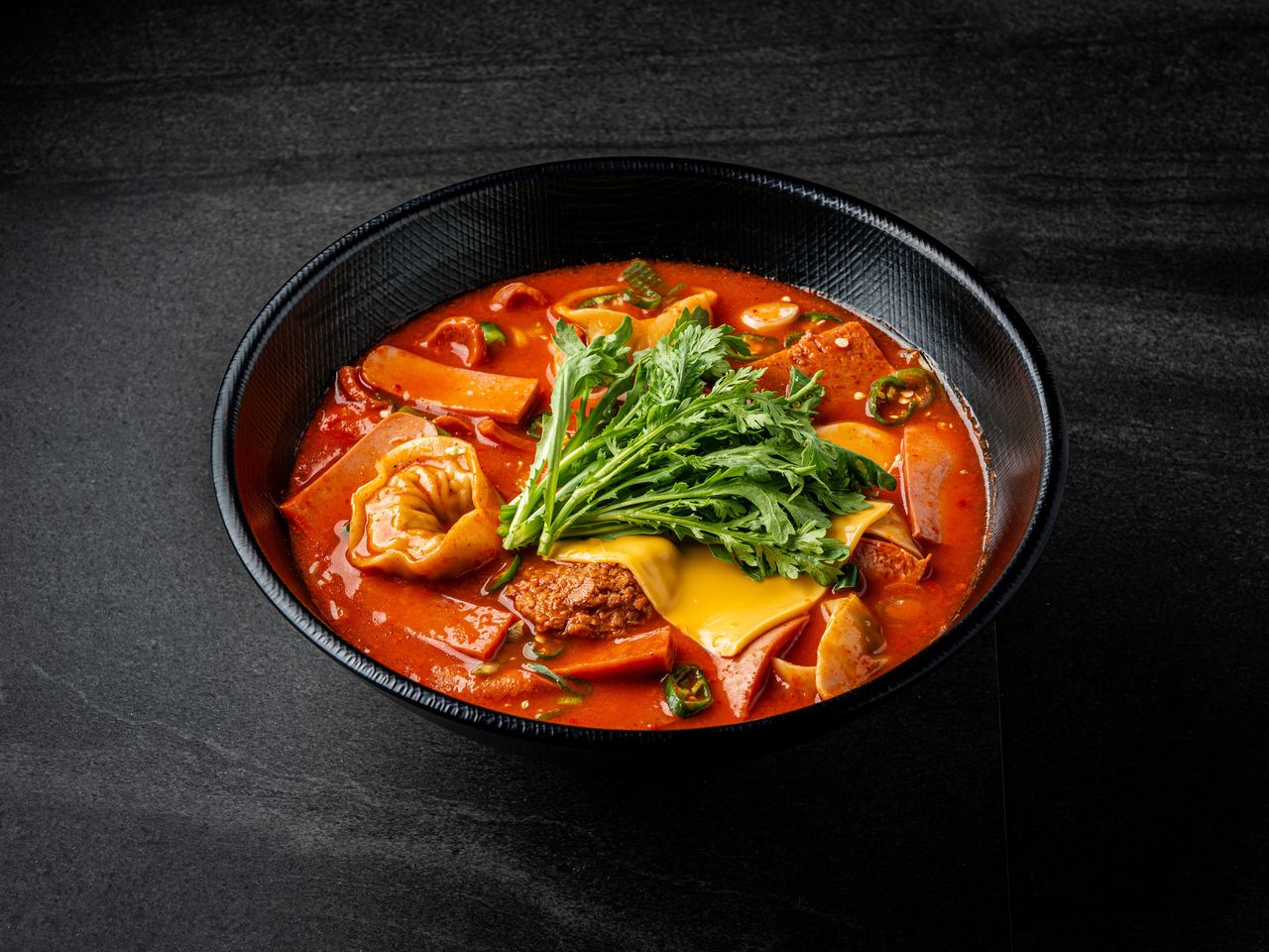 영미통닭 부대찌개 사이드 - 치즈와 재료의 조합