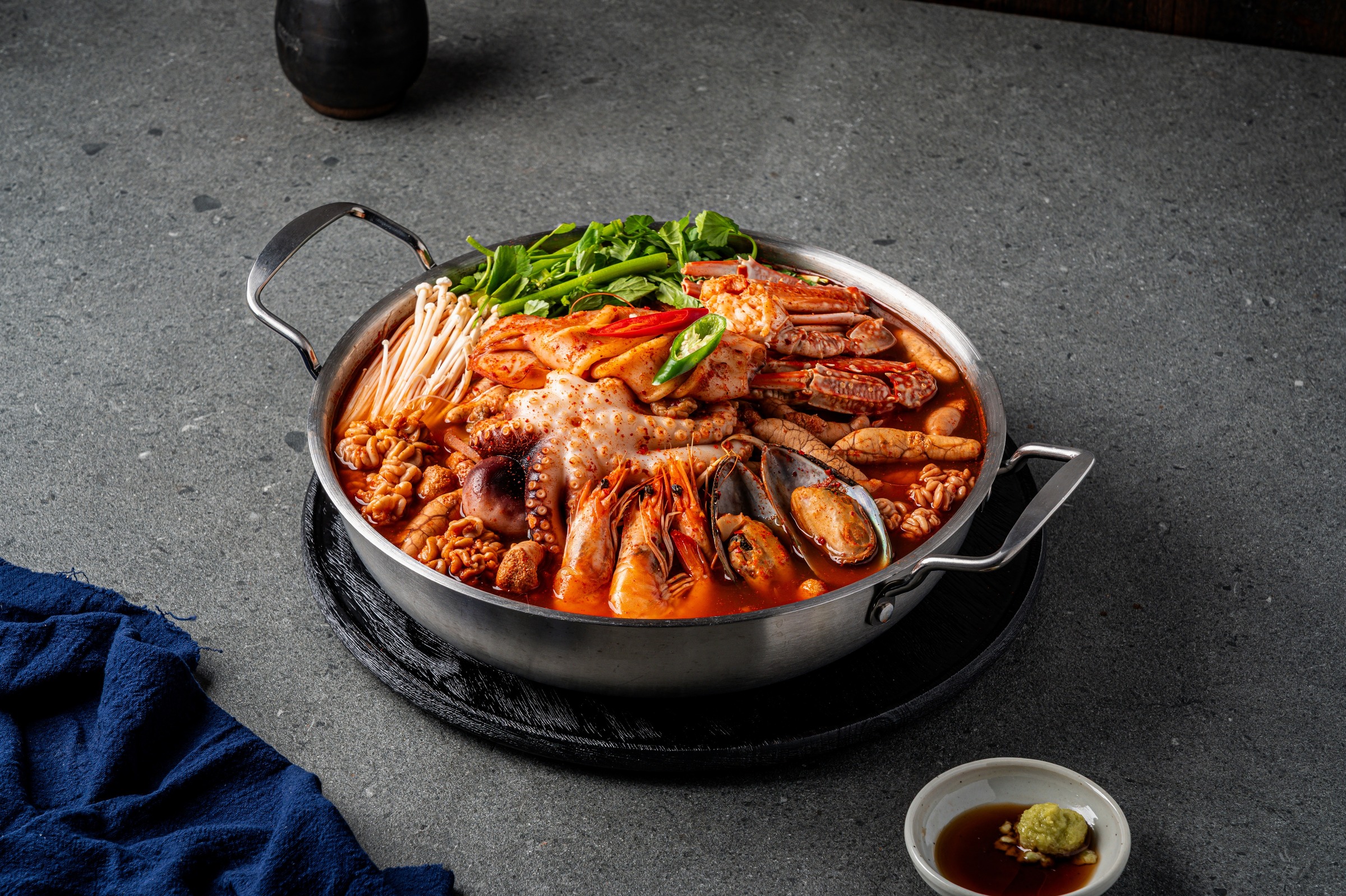 싸다아구찜 브랜드 메뉴 비주얼 - 통일된 톤의 프랜차이즈 이미지