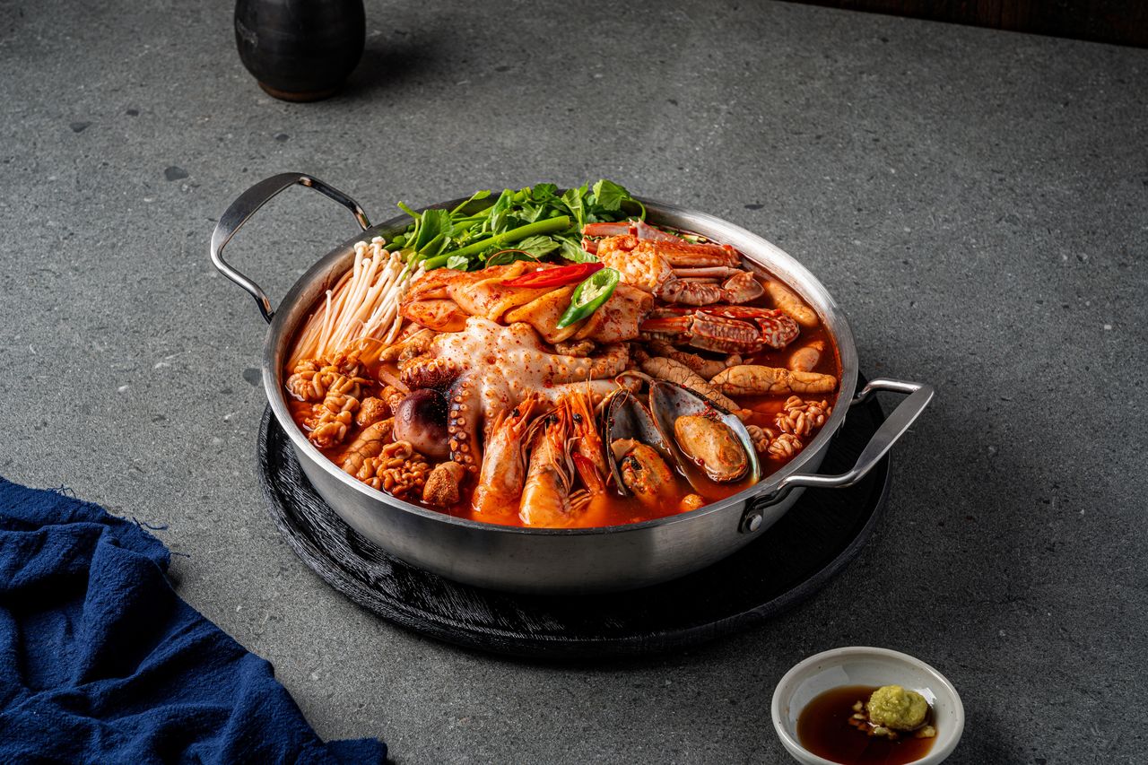 싸다아구찜 브랜드 메뉴 비주얼 - 통일된 톤의 프랜차이즈 이미지