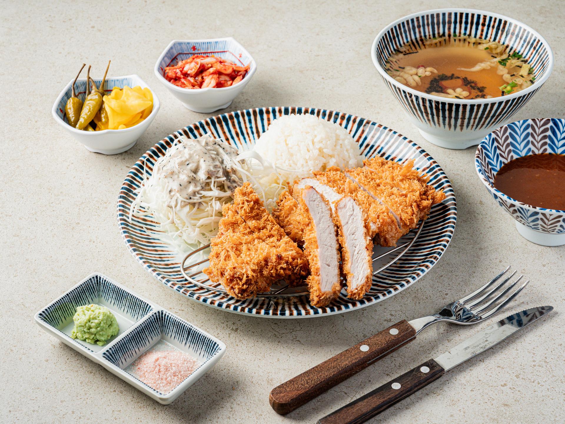 구의 일식 돈가스 메뉴촬영, 블루 도자 정찬 단면
