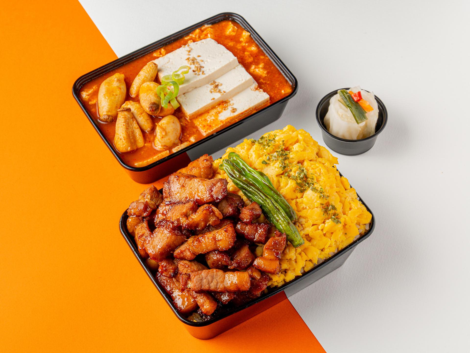욕심쟁이 고기덮밥 배달음식사진 - 한상 차림 컷