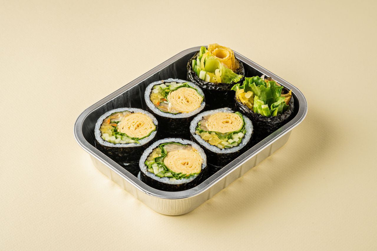 김밥 분식 사진촬영 - 반반한김밥 배달 용기 김밥 단면 정렬