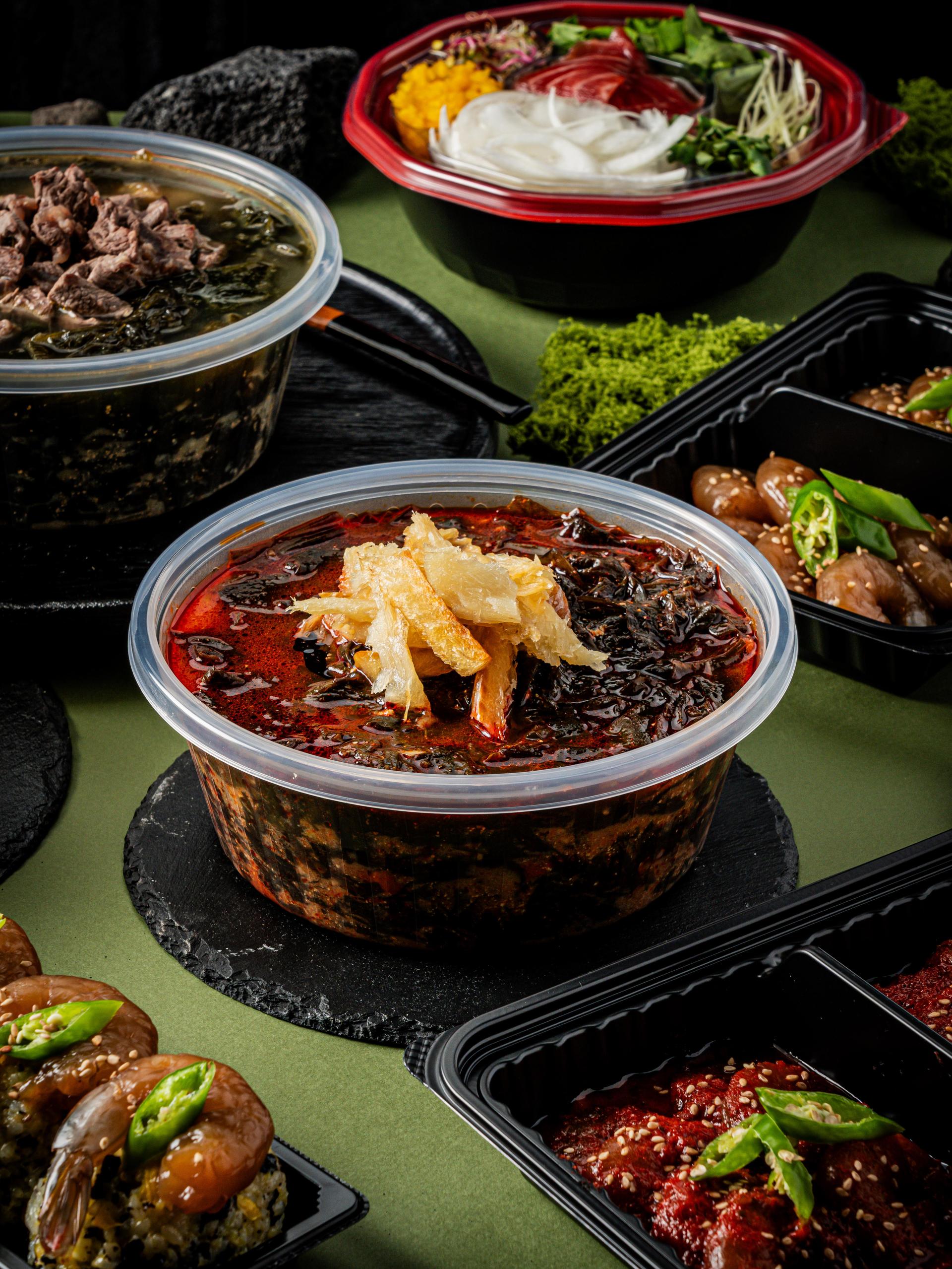 돌섬미역국 배달음식사진 - 대표 컷 (한상 차림 컷)