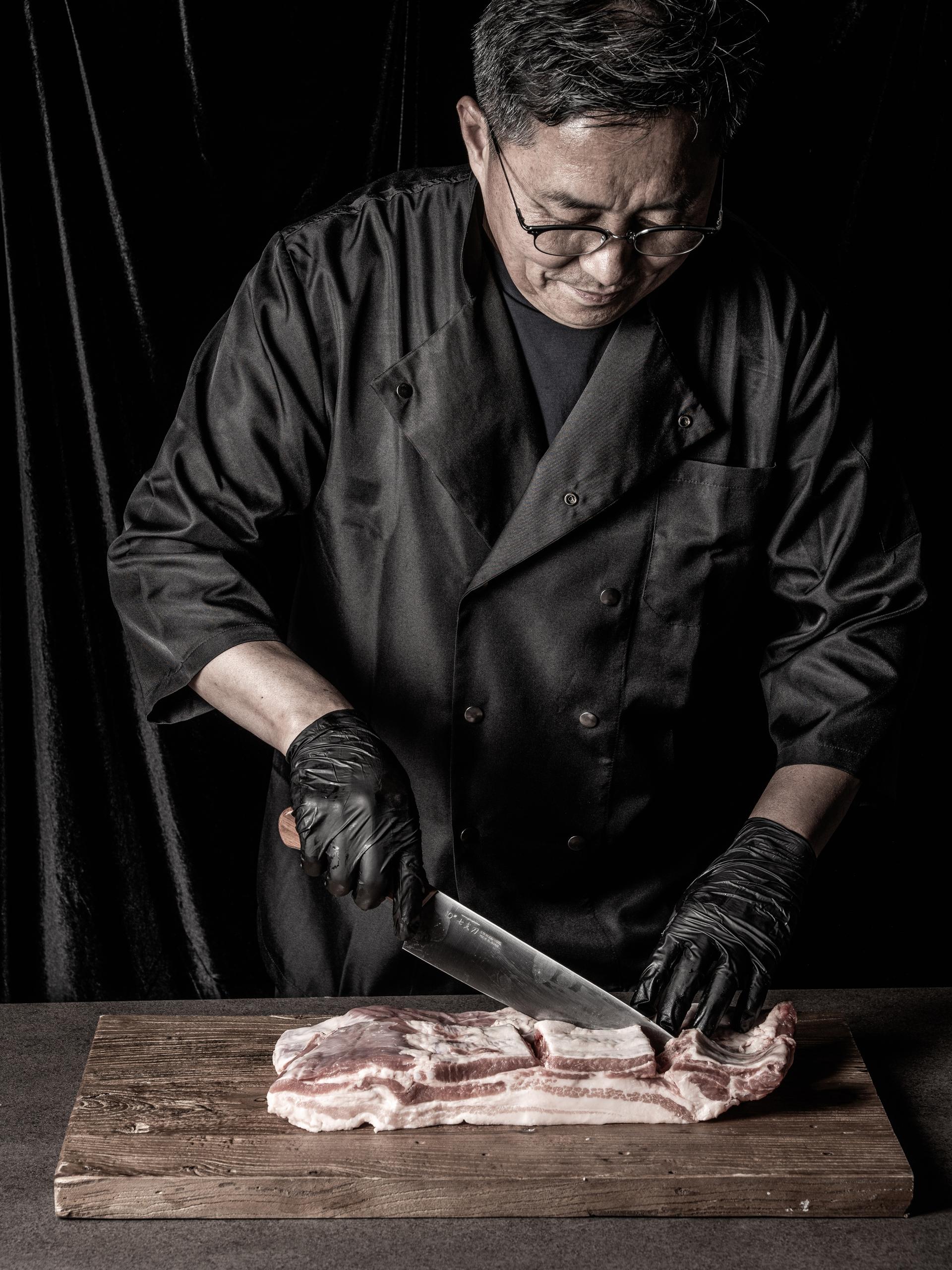 황금돼지 음식점 포스터 사진 - 사장님