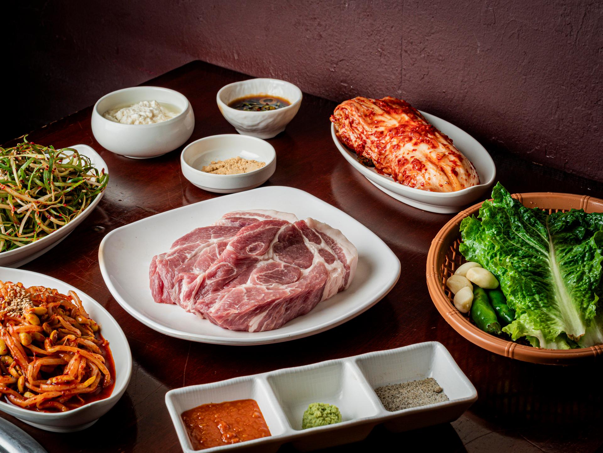 고두리 용산점 네이버 플레이스 사진 - 공간 분위기 컷 (메인 메뉴 컷)