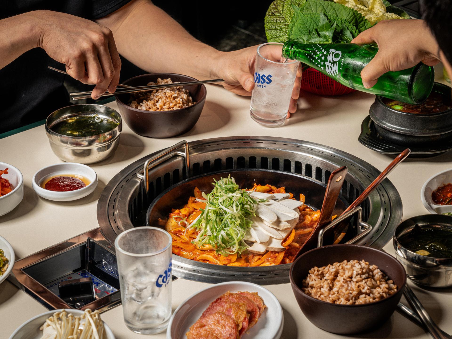 지대로 맛돼지 고깃집 식사 장면 플레이스촬영 - 소몽스튜디오