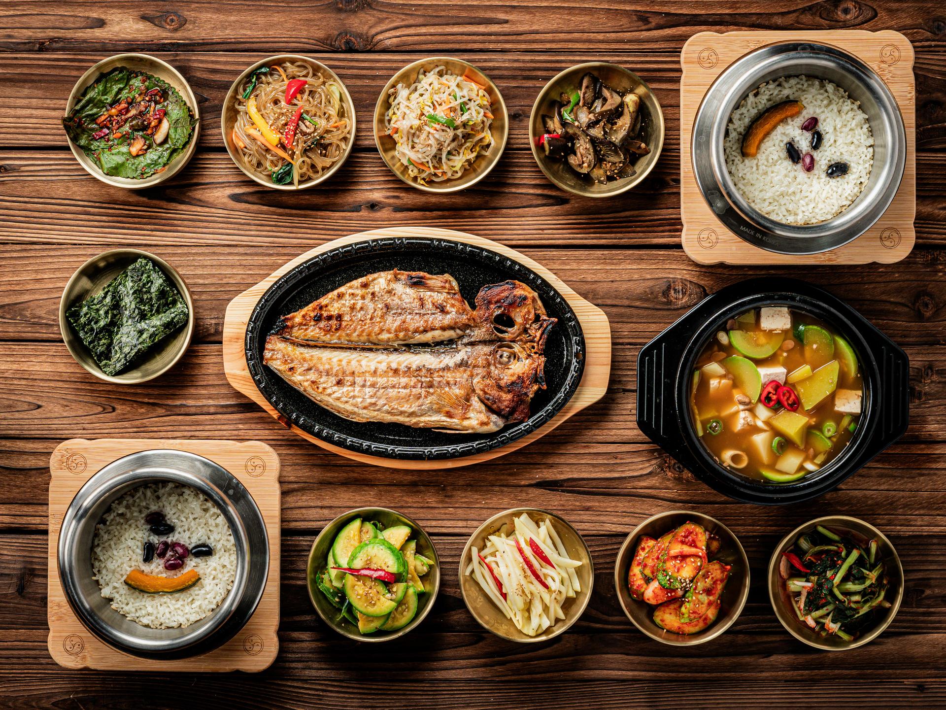 파주 화덕 생선구이 메뉴촬영, 사이드 12종 탑뷰 정찬