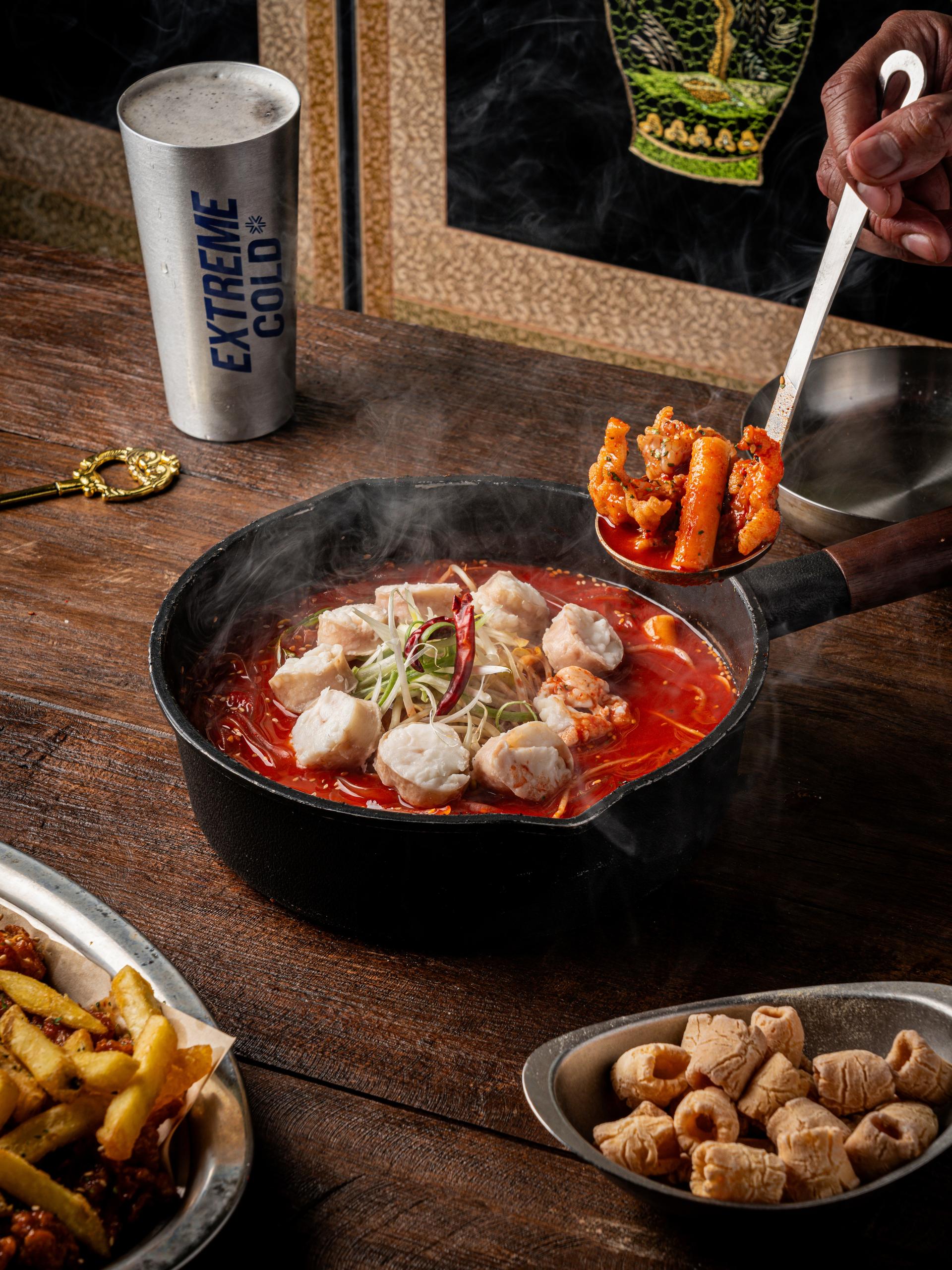 팔달통닭바베큐 생맥주 건배컷 플레이스촬영 - 소몽스튜디오