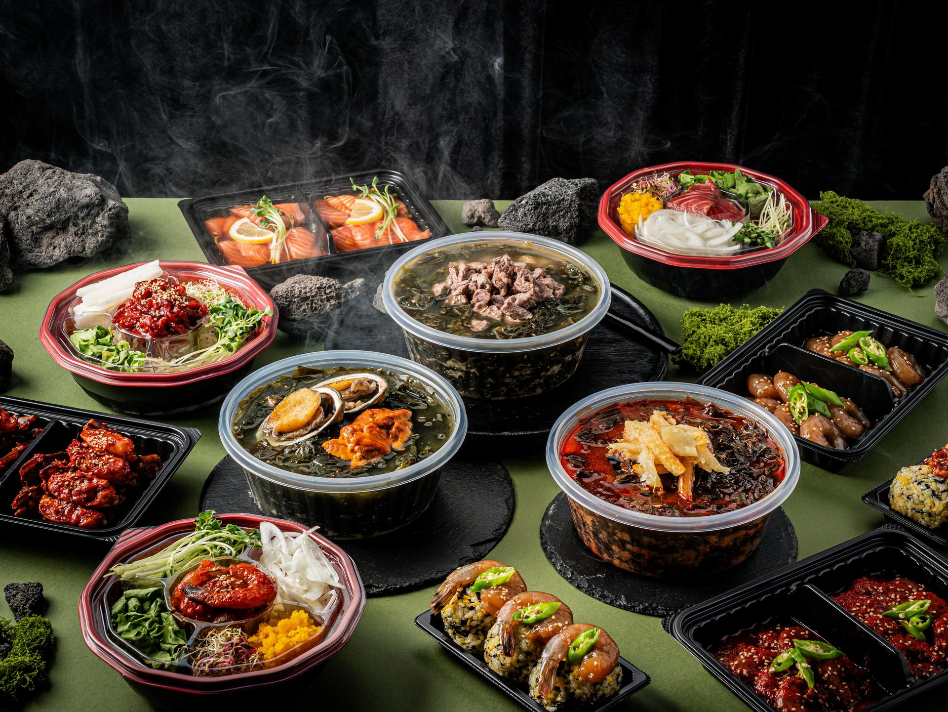 돌섬미역국 배달음식사진 - 사이드 메뉴 컷 (한상 차림 컷)