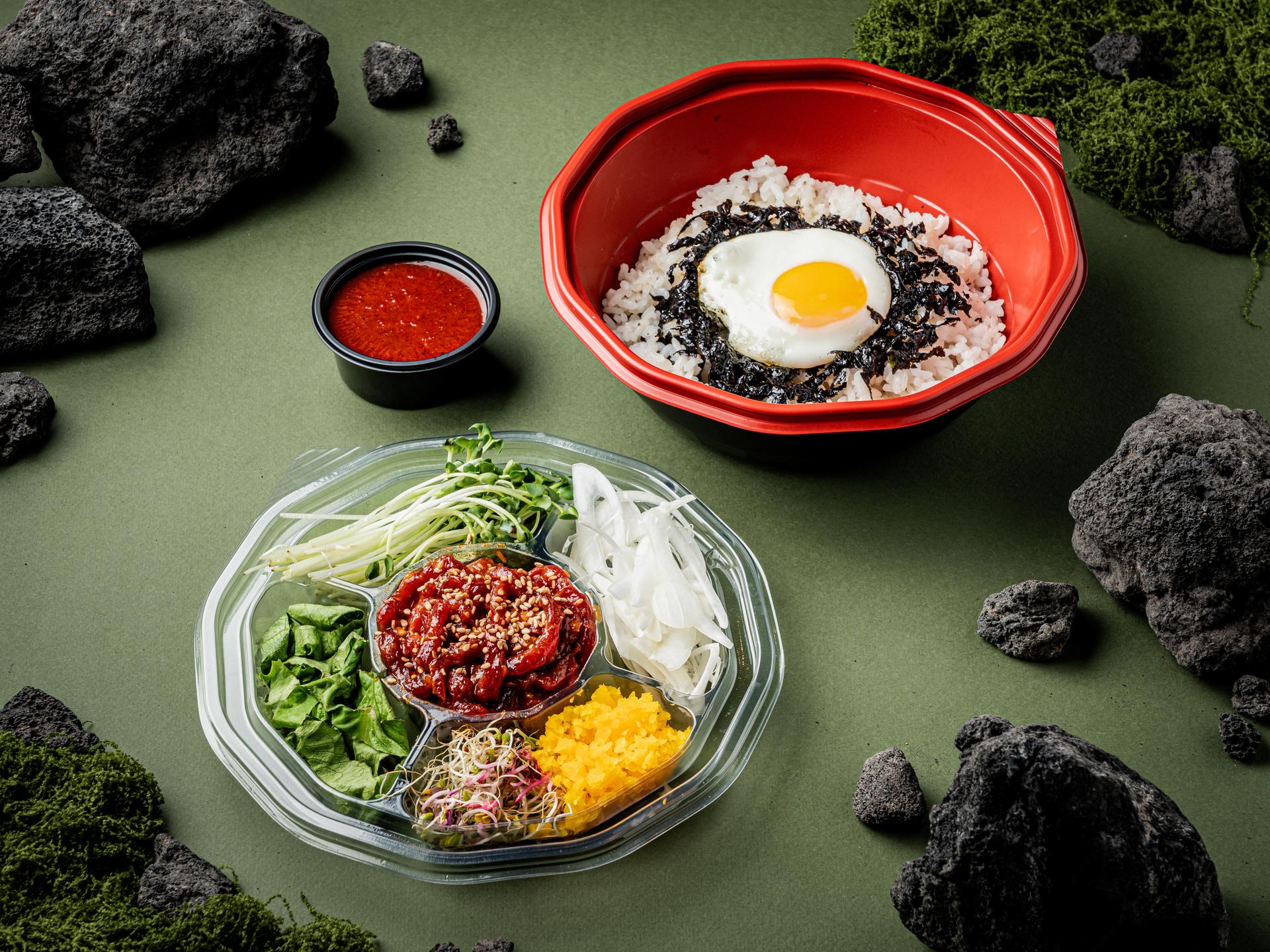 돌섬미역국 배달음식사진 - 포장 컷 (한상 차림 컷)