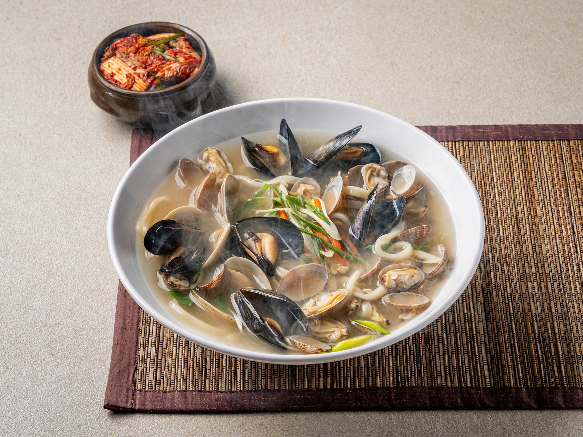 중봉칼국수 본점 반반 전골 대표컷 메뉴촬영 - 소몽스튜디오