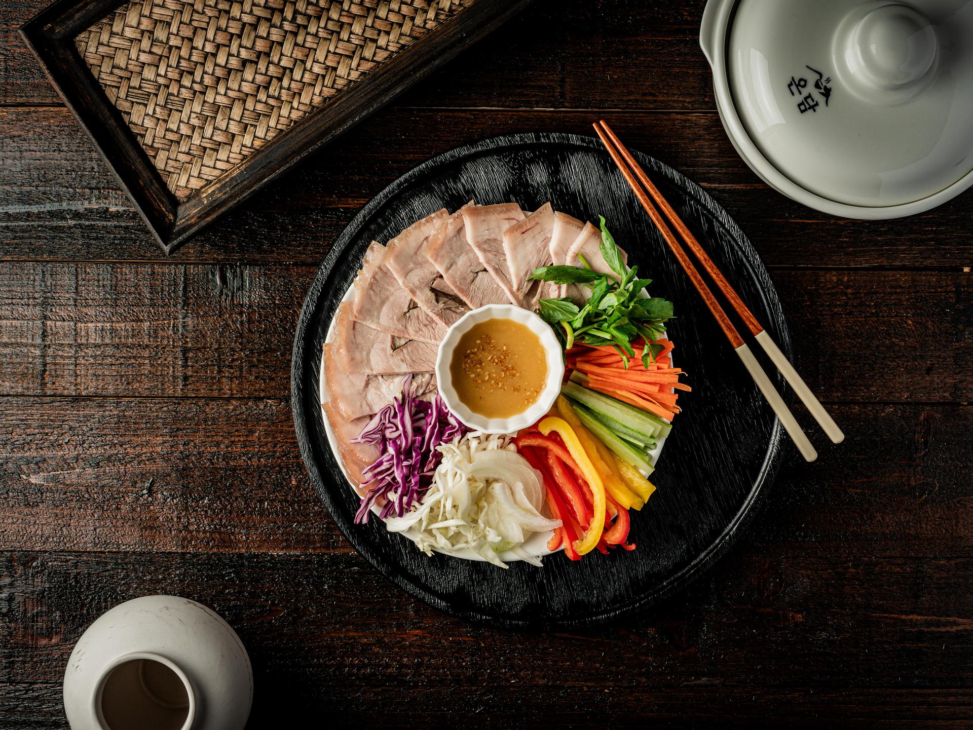 진주 한식 플레이스 음식사진촬영, 돼지곰탕·수육 정갈 단품
