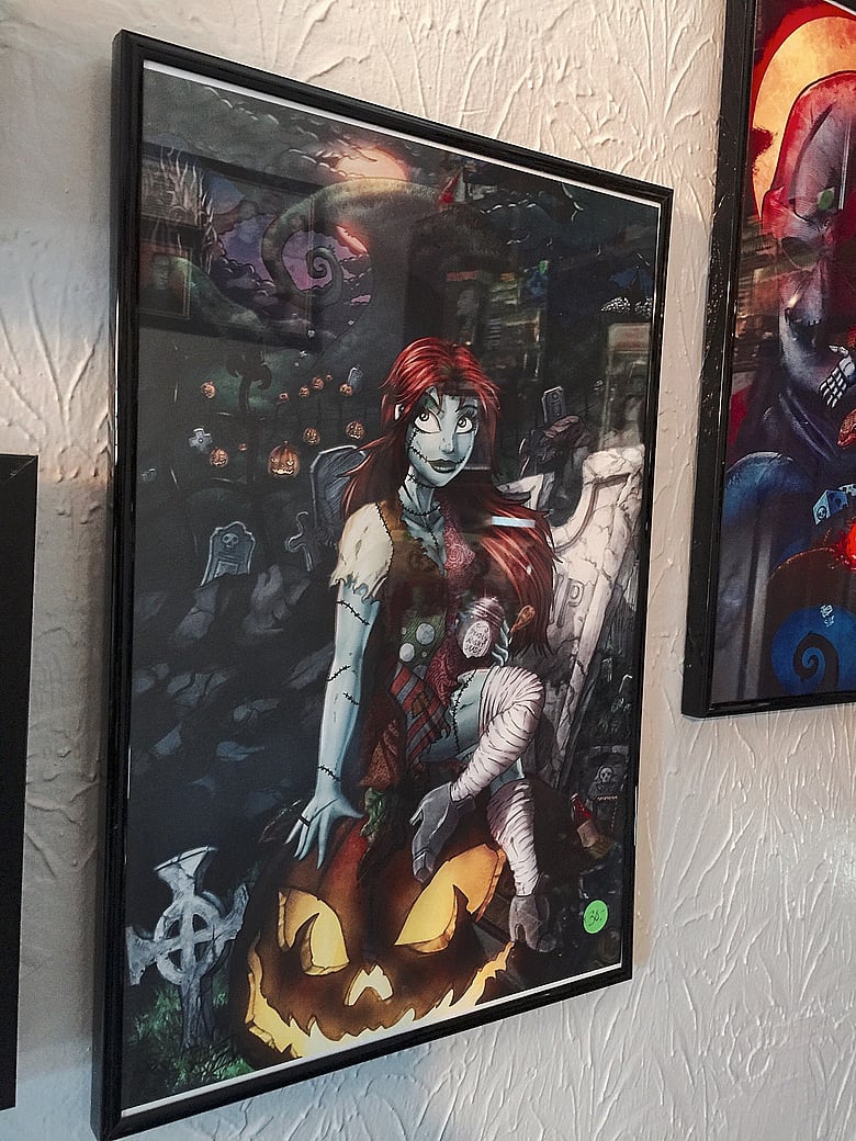 She was part of a set, with Jack on the right