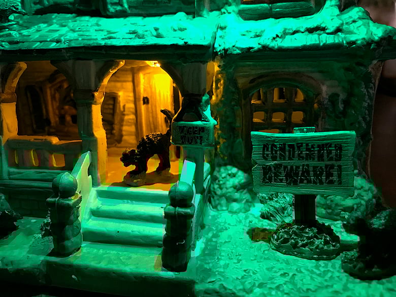 Lemax Haunted House, Condemned Sign